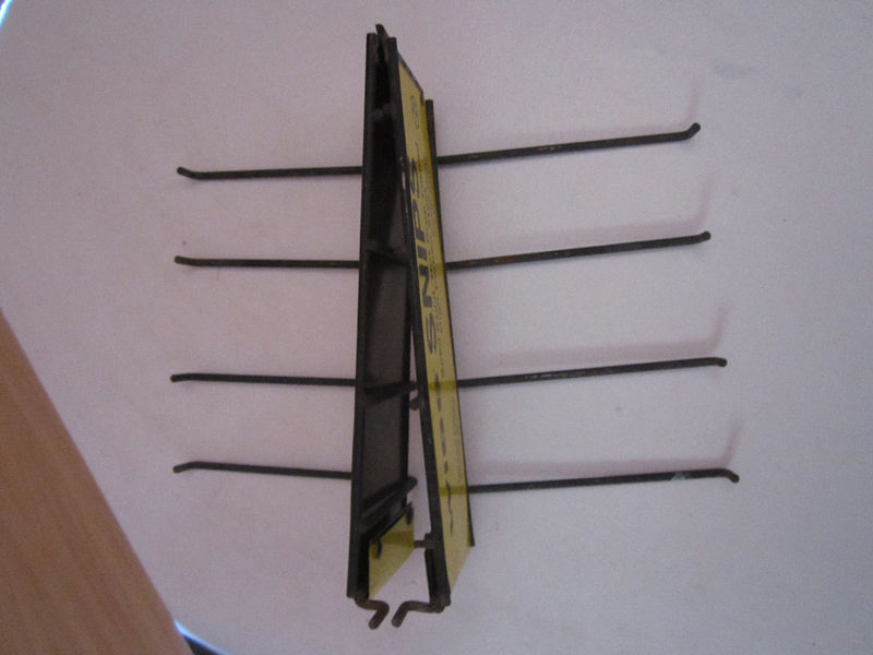 snips-hanging-rack-2