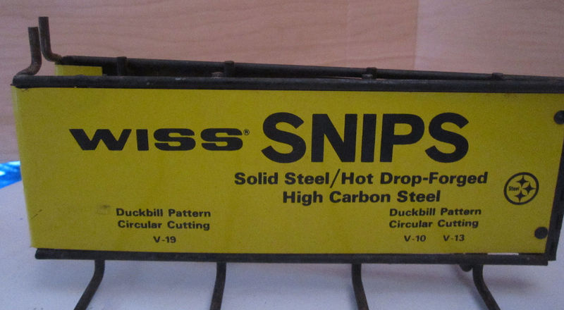 snips-hanging-rack-3