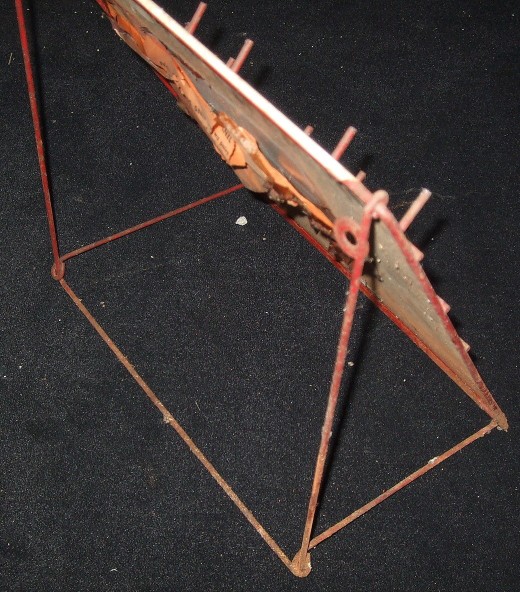 tin-snips-easel-3