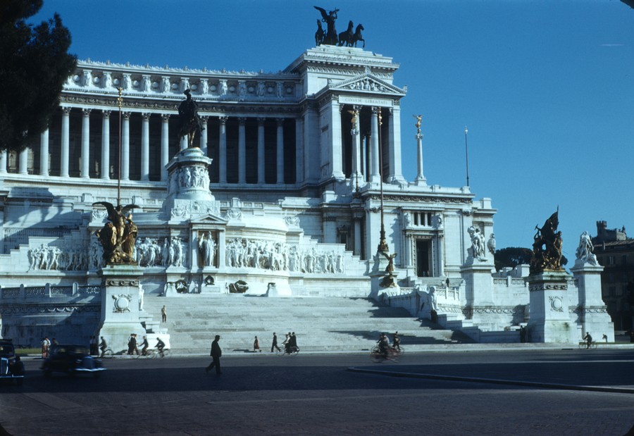 19 Il Vittoriano in Piazza Venezia Rome