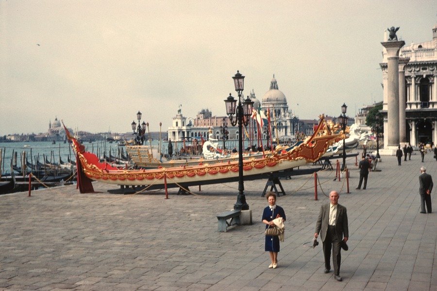 100 Venice gondola
