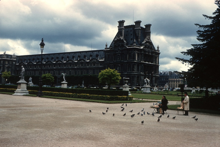 203 Louvre Gardens Paris