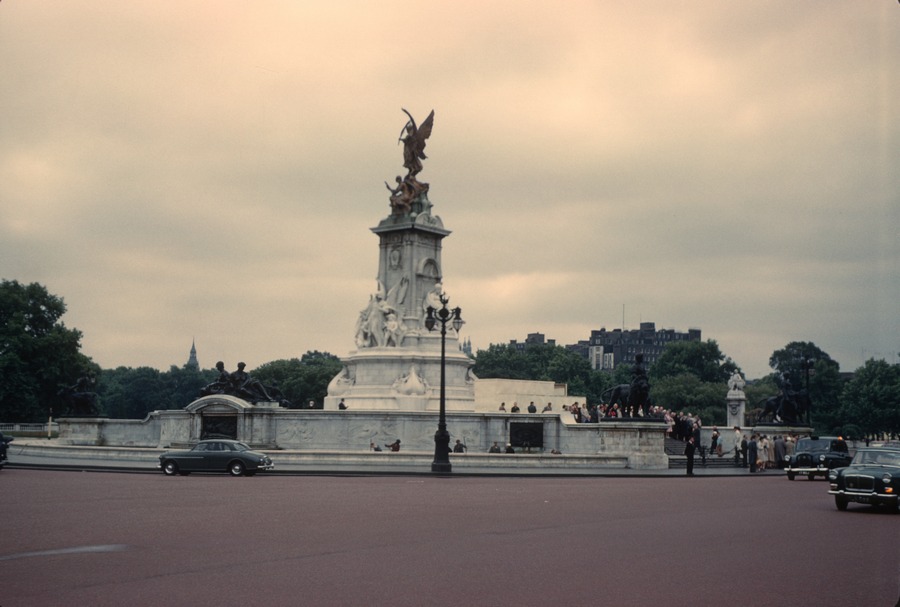 230 Victoria Memorial London