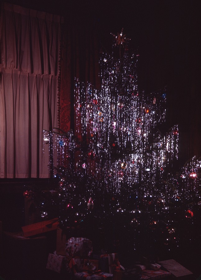 Oaklawn Rd Xmas tree 1945 1