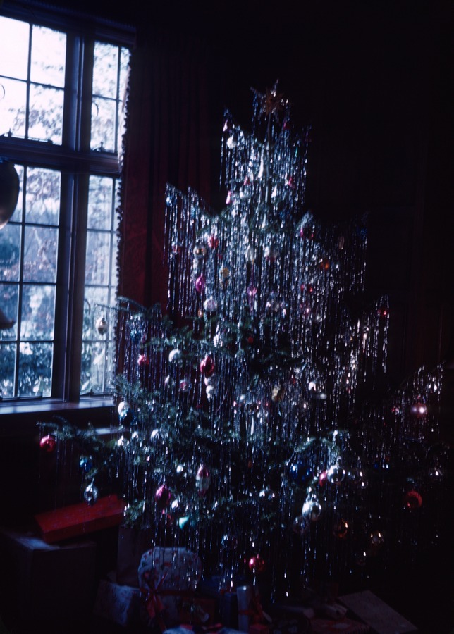 Oaklawn Rd Xmas tree 1945 2