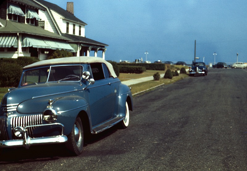 1941-DeSoto-in-1943-Avon