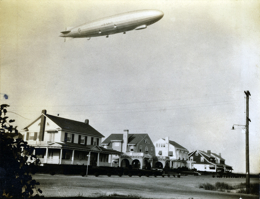 1930-Lincoln-Ave-Avon-Blimp