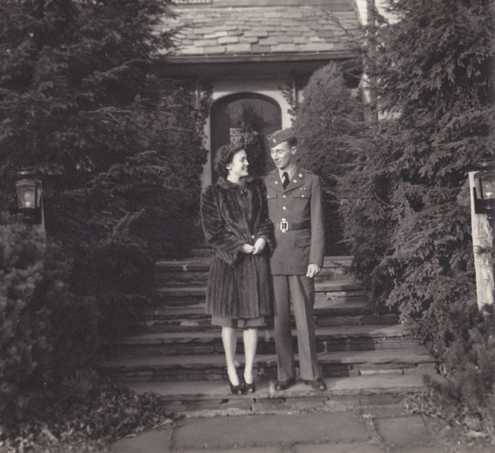 Ann+Norman-Oaklawn-Christmas-1943