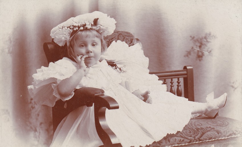 Mildred-on-settee-J-William-Kraeuter-923-Broad-St-Newark-NJ