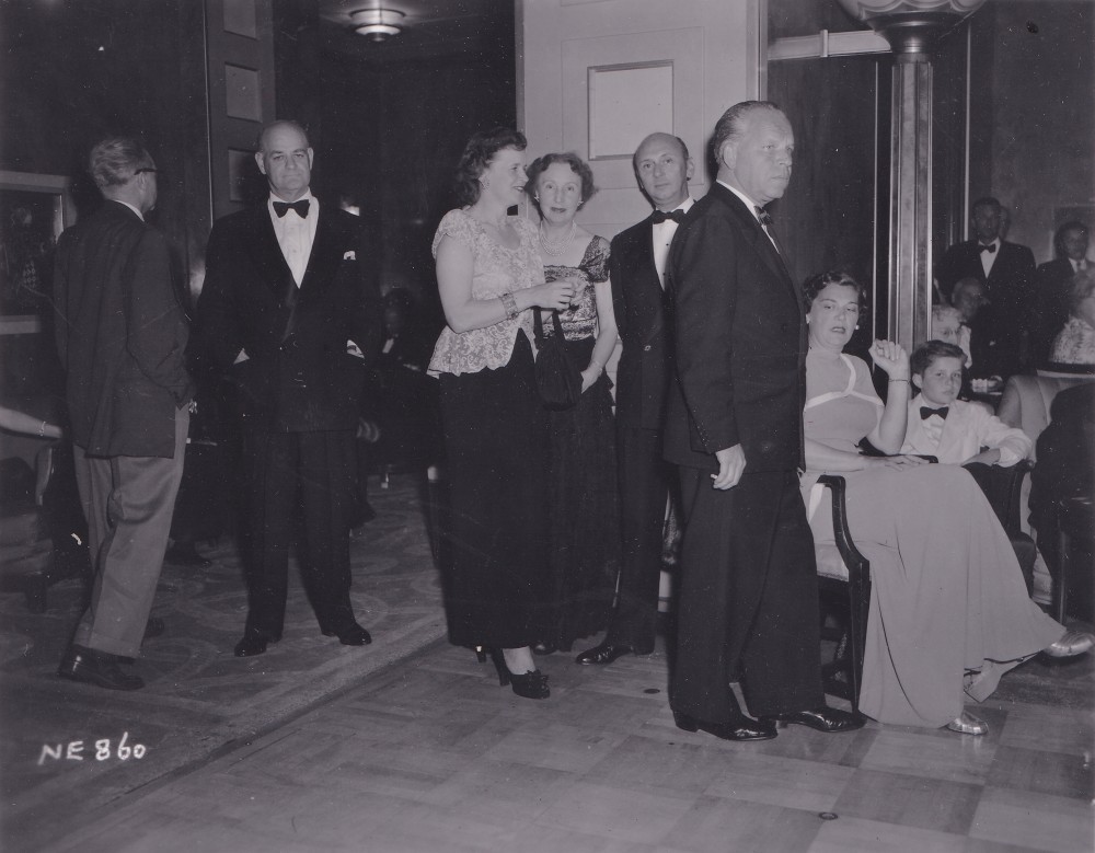 on-board-RMS-Queen-Eliz-NE860