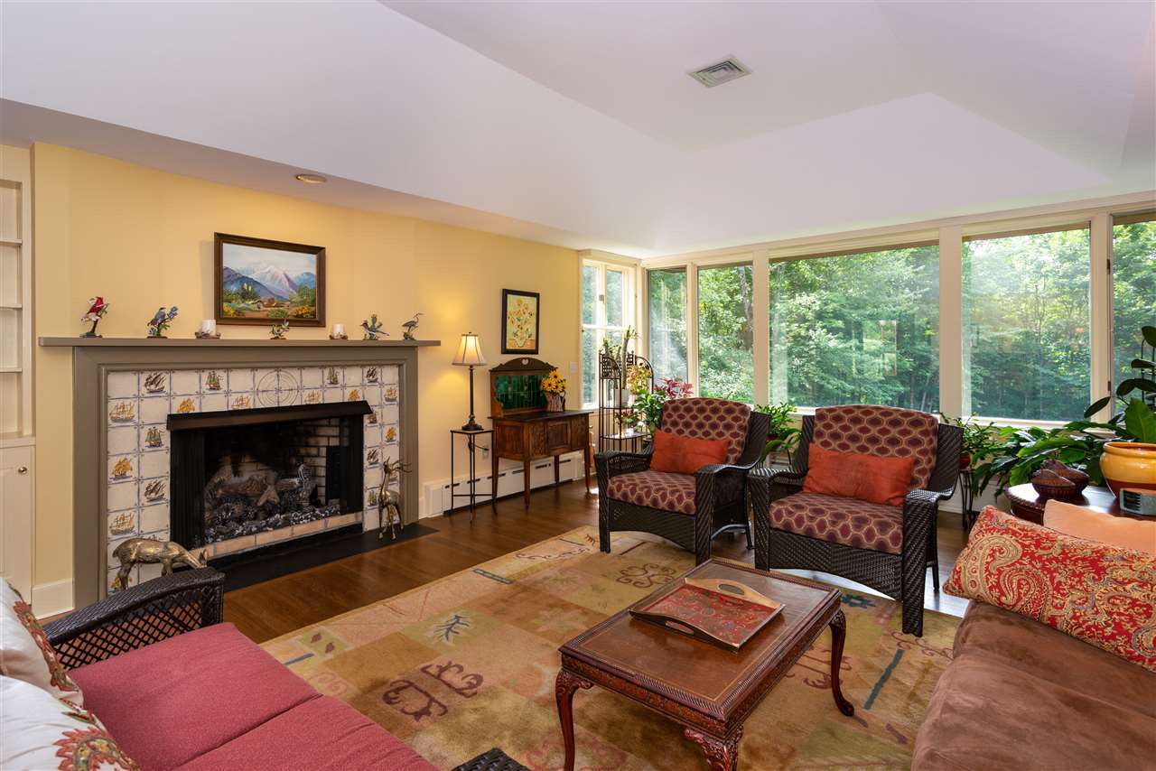 300 Maple Ridge Rd: 2019 Selling Photos: Photo 2 of 36