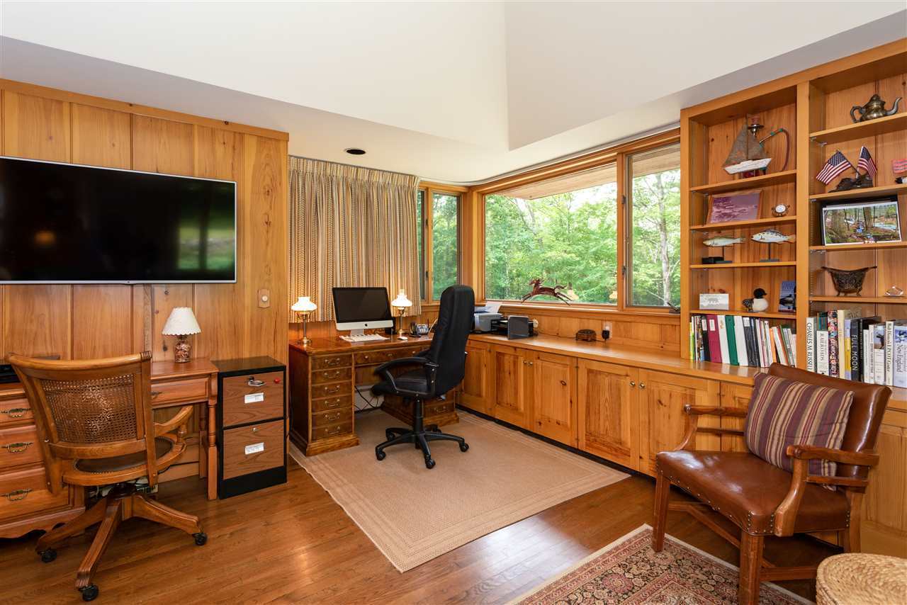 300 Maple Ridge Rd: 2019 Selling Photos: Photo 5 of 36