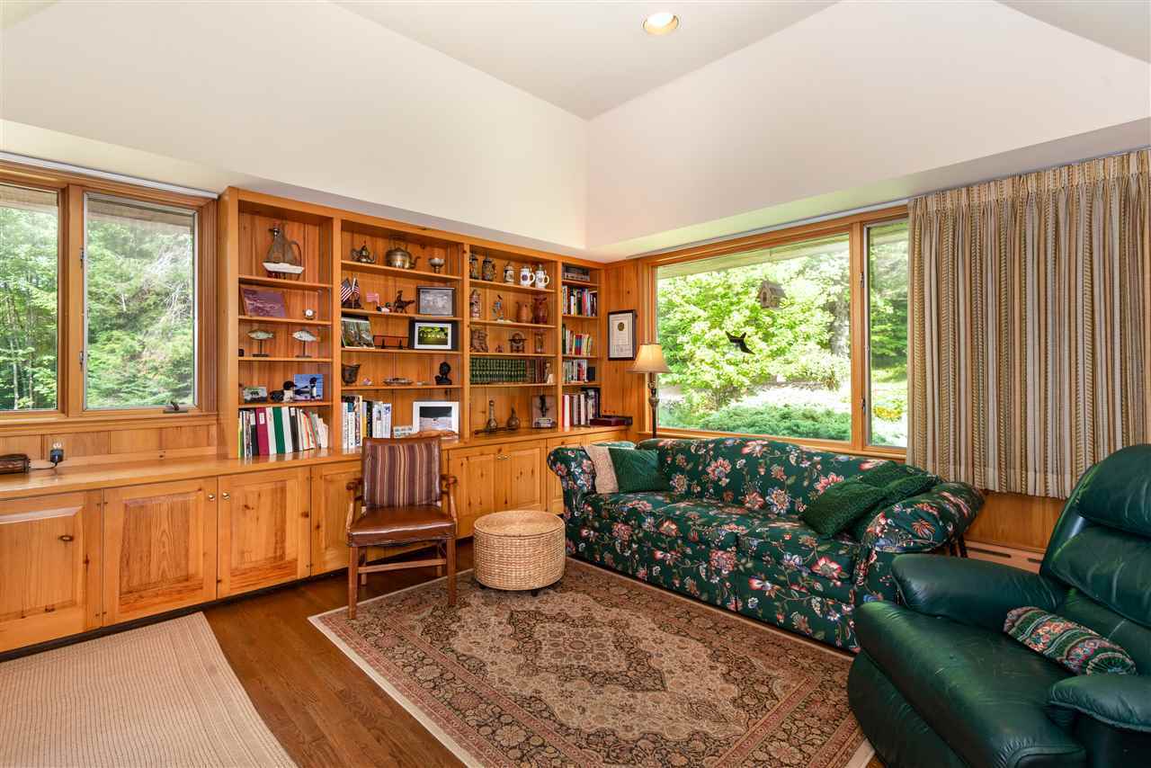 300 Maple Ridge Rd: 2019 Selling Photos: Photo 6 of 36