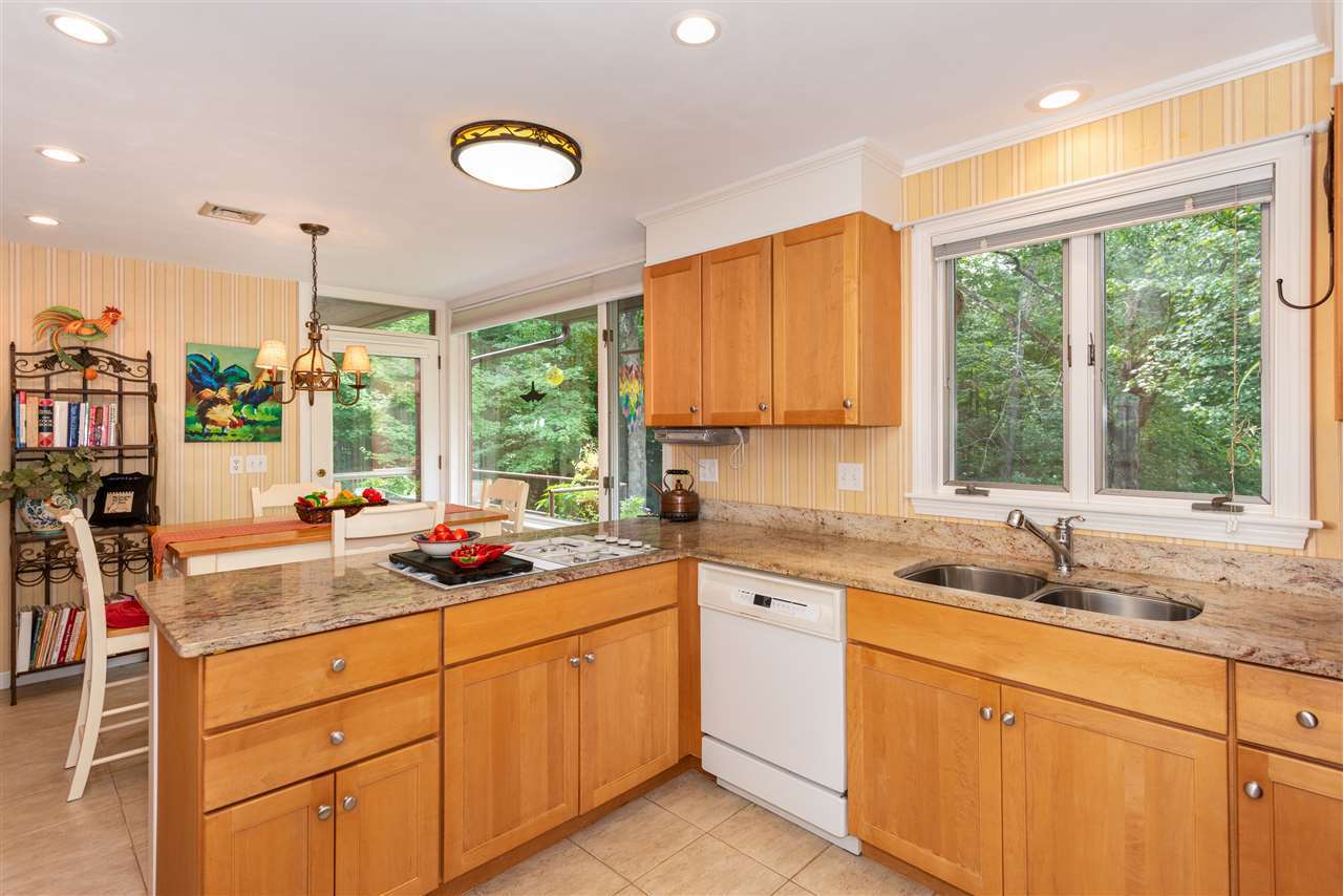 300 Maple Ridge Rd: 2019 Selling Photos: Photo 8 of 36