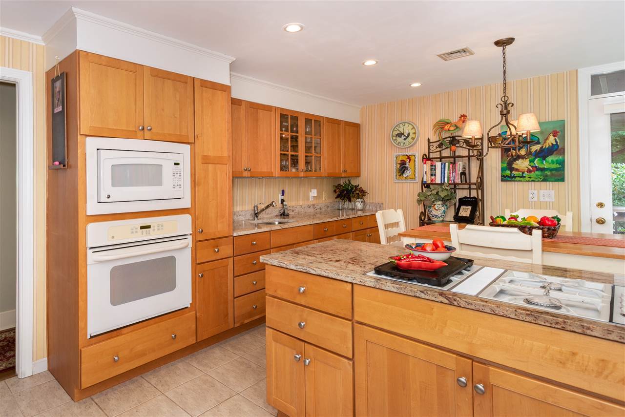 300 Maple Ridge Rd: 2019 Selling Photos: Photo 9 of 36