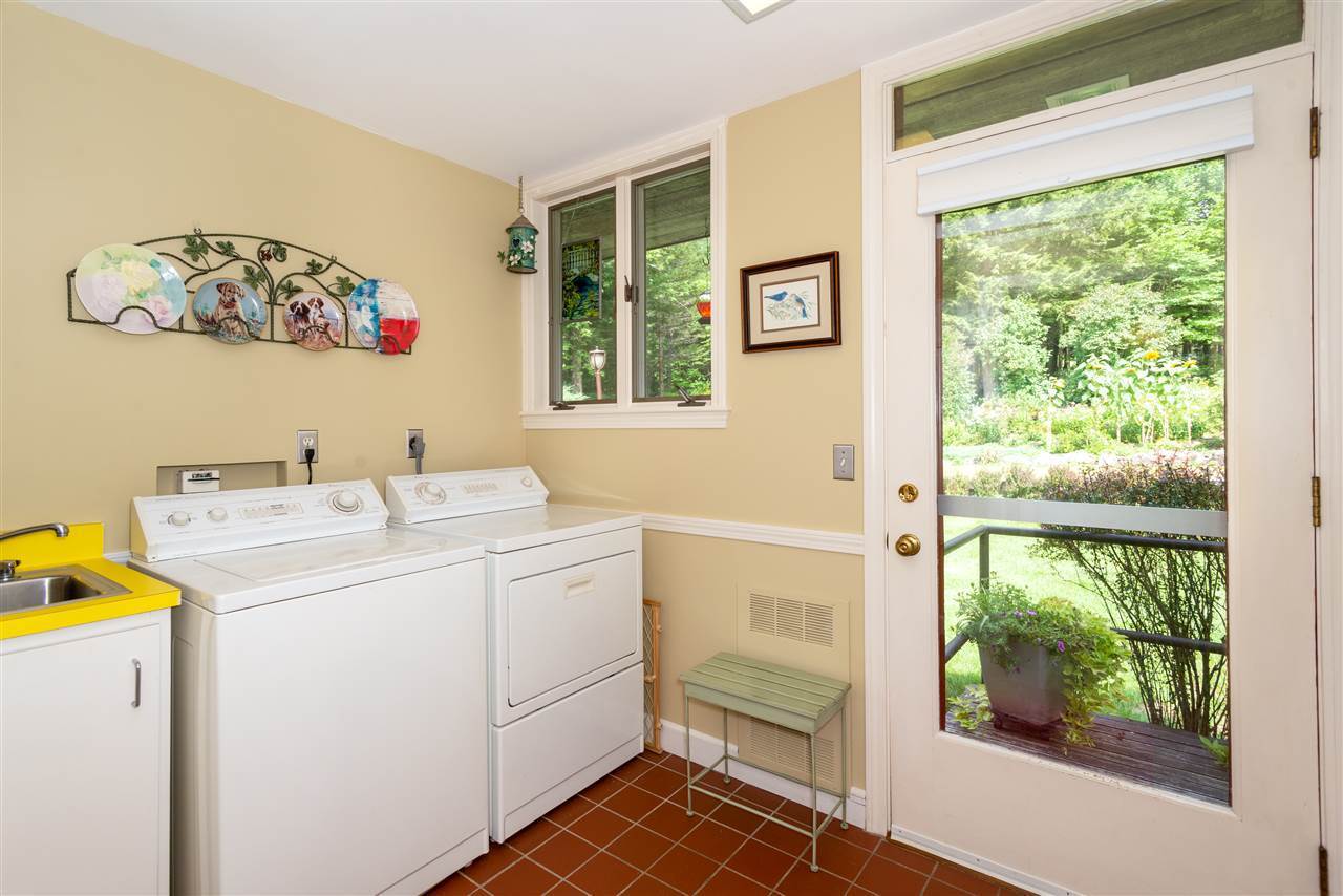 300 Maple Ridge Rd: 2019 Selling Photos: Photo 14 of 36
