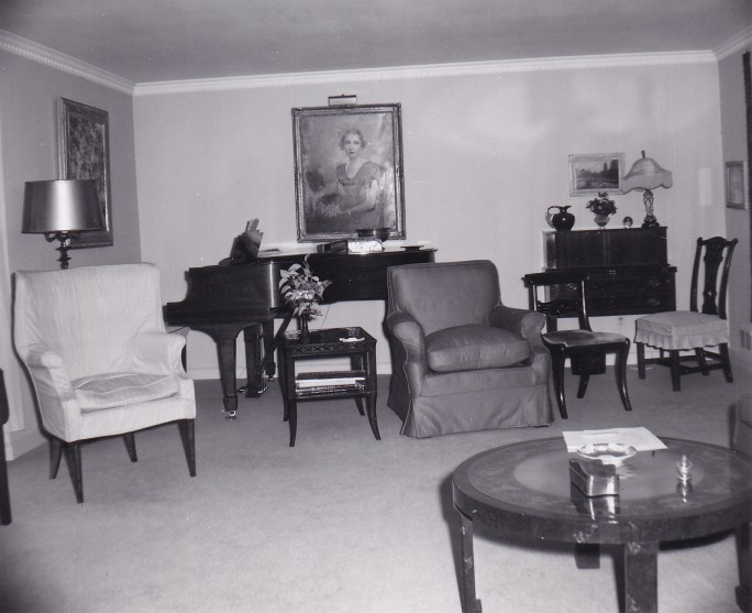 38Ken-02-Living-Room