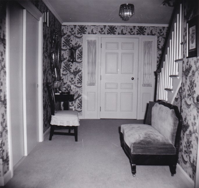 38Ken-16-Hallway-Entrance